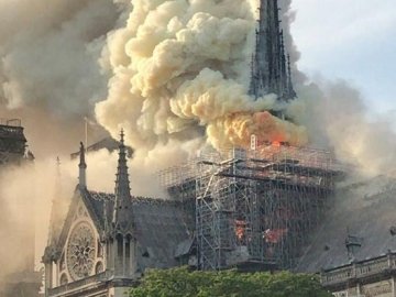 У Франції горить Собор Паризької Богоматері. ВІДЕО