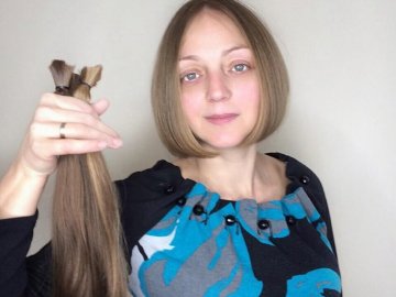 Волинянка відрізала 45 сантиметрів волосся на перуки онкохворим. ФОТО