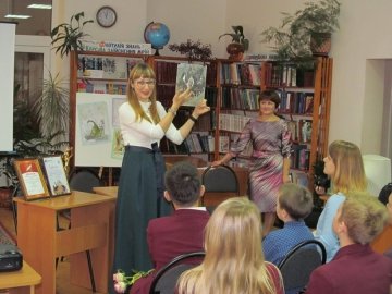 Лучанка презентувала книгу-переможницю конкурсу «Коронація слова»