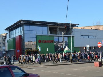  У Луцьку визначилися з режимом роботи низки магазинів