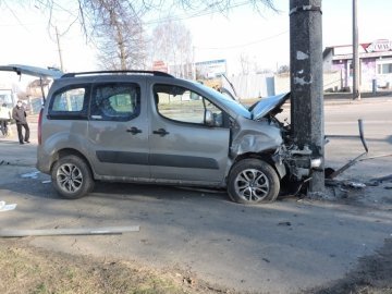 ДТП на Львівській: водій бореться за життя. ФОТО 