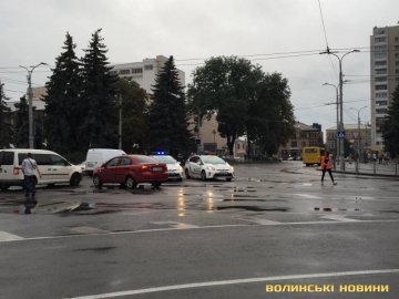 У Луцьку – аварія біля ЦУМу. ФОТО