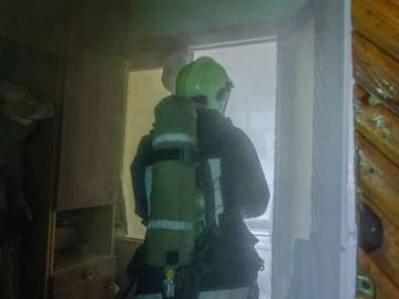 У Луцьку у квартирі через ввімкнену праску сталася пожежа. ФОТО