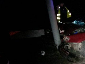 Аварія в Луцьку: Volkswagen зламав ліхтаря