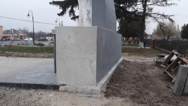 У селі під Луцьком «полікували» пам'ятник