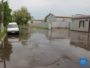 У Нововолинську під час зливи «попливла» вулиця