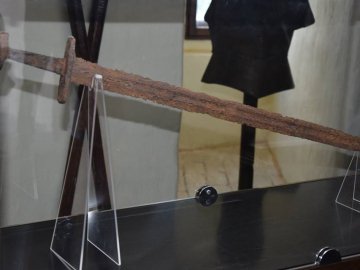 У Луцьку показали старовинний меч