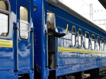 «Укрзалізниця» призупиняє продаж квитків до Чернівецької і Житомирської областей 