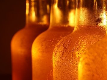 З першого липня закон прирівнює пиво до алкогольних напоїв. Підприємцям потрібна ліцензія