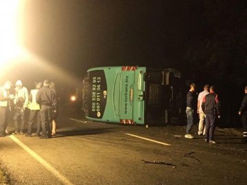На Львівщині зіткнулися легковик та автобус: є загиблий та постраждалі. ФОТО