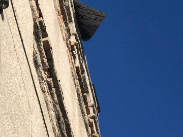 Сильний вітер зняв частину даху з луцької синагоги. ФОТО