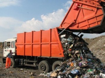 Українців хочуть змусити платити більше за вивіз сміття