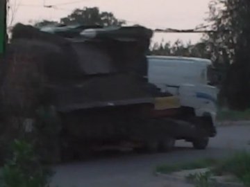 З'явилося відео, як терористи вивозять "Бук" в  Росію