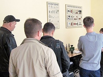 Волинський спецбатальйон навчають основам вибухотехніки. ФОТО