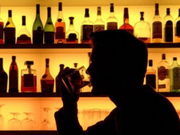 П’яний чоловік викликав поліцію, бо його не пускали в нічний клуб