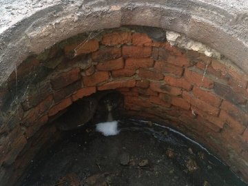 У Луцьку виявили незаконні підключення в зливову каналізацію: нечистоти потрапляли в Стир 