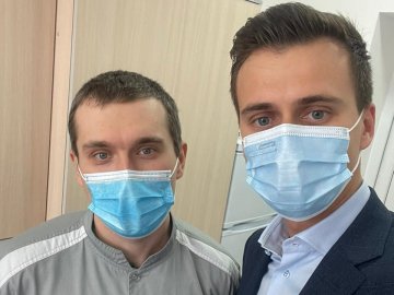 В Україні вакцинували від коронавірусу першу людину