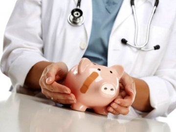 Уряд виділив гроші на зарплати медикам