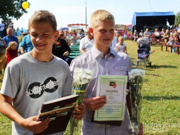 У Нововолинську нагородили школярів, які спіймали та «скрутили» злодія
