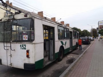 У Луцьку тролейбус втаранився у світлофор 