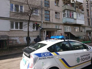 У Луцьку рятували жінку, яка погрожувала спалити квартиру
