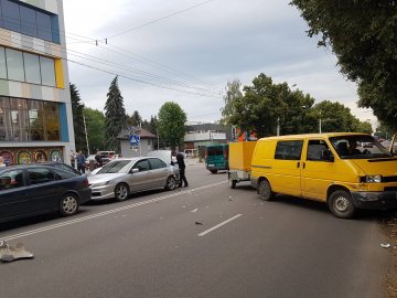 У Луцьку – аварія за участю трьох авто. ФОТО