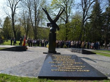 У Луцьку вшанували пам’ять загиблих ліквідаторів Чорнобильської аварії. ФОТО