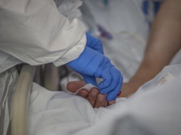 В Україні – знову рекорди нових випадків коронавірусу та смертності від цієї недуги за добу