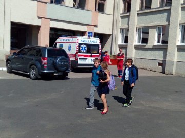 У школі в Черкасах розпилили газ – 19 дітей у лікарні. ФОТО