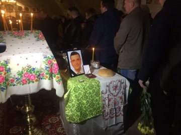 У Луцьку прощаються із загиблим у аварії журналістом Юрієм Яцюком. ФОТО