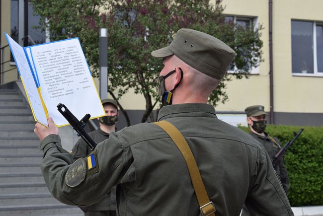 У Луцьку новобранці Нацгвардії присягнули на вірність українському народові без урочистостей. ФОТО