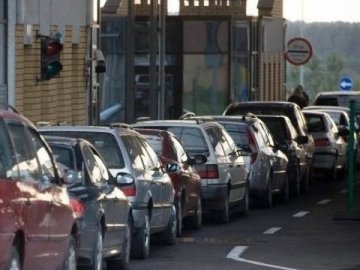 На кордоні з Польщею в чергах стоять майже 1000 авто