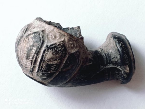 Волинянин знайшов люльку зі стилізованим декором часів козацької доби. ФОТО
