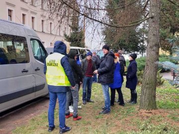 Українці, які нелегально працювали на меблевій фірмі у Польщі, заплатять штраф 