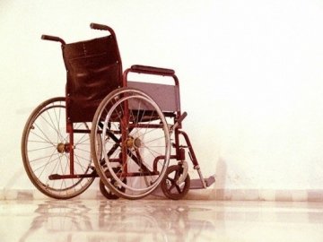 Луцькому вокзалу подарували «черговий» інвалідний візок