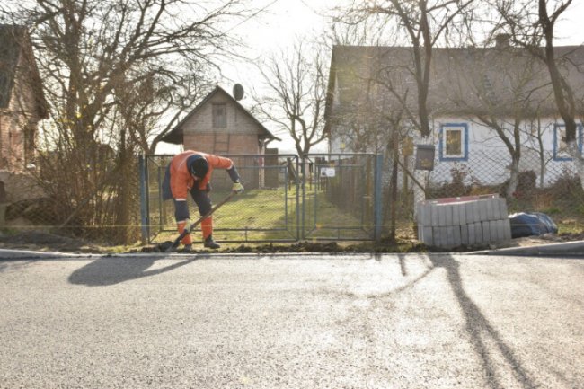 У селі біля Луцька ремонтують вулицю за понад 4,5 мільйона гривень. ФОТО