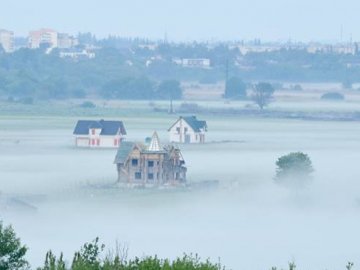 Туманний Луцьк: неймовірні фото