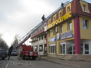Пожежа на горищі в Луцьку: подробиці. ВІДЕО