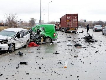Поблизу Києва зіткнулися 4 автівки: 2 загиблих
