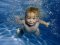 Як малюки пірнають під воду: світлини волинської фотографки