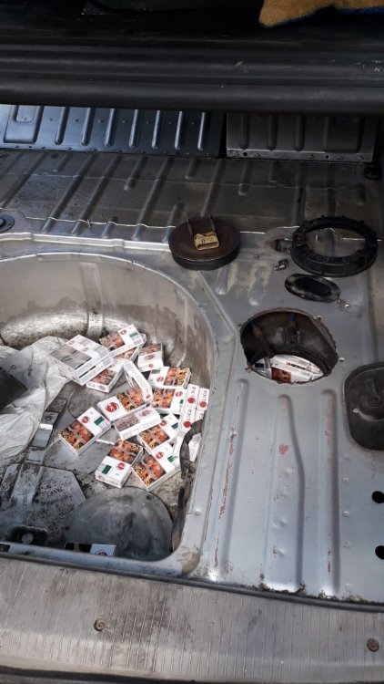 Волинські прикордонники знайшли контрабандні сигарети у паливному баку авто. ФОТО