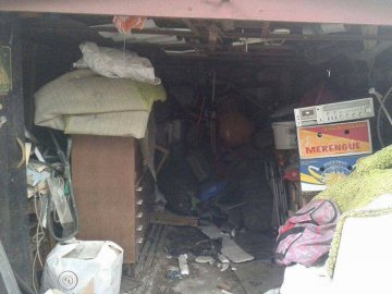 У Луцьку муніципали продовжують зносити «незаконні» гаражі. ФОТО