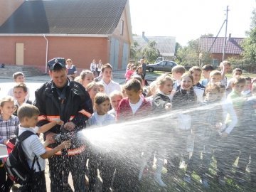 У Ківерцях навчали дітей гасити пожежу. ФОТО