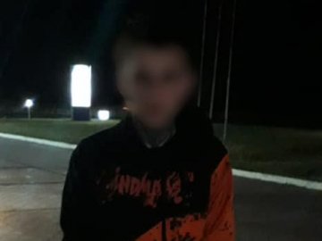 Волинські поліцейські затримали немісцевого хлопця з наркотиками