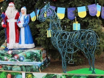 У центрі Луцька поставили «Синього коня»