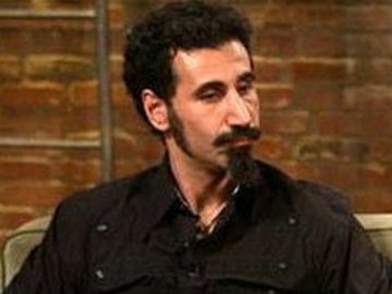 Серж Танкян лідер гурту System Of A Down підтримав протестування у Вірменії.
