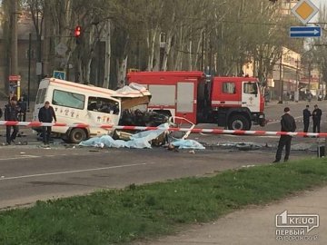 Жахлива аварія у Кривому Розі: загинуло 8 людей. ФОТО