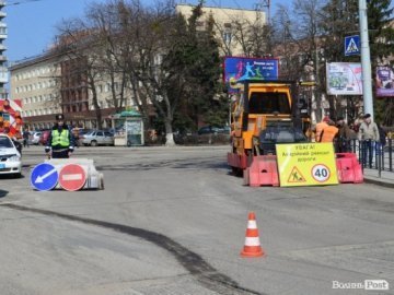 У Луцьку триває аварійний ремонт доріг