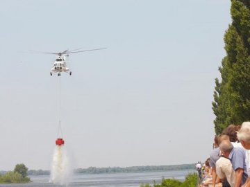 Швейцарські військові вертольотами крали воду з французького озера
