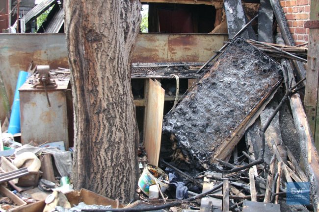 Зносить мотлох і вже всьоме підпалює будинок: у Володимирі люди бояться жити біля сусіда